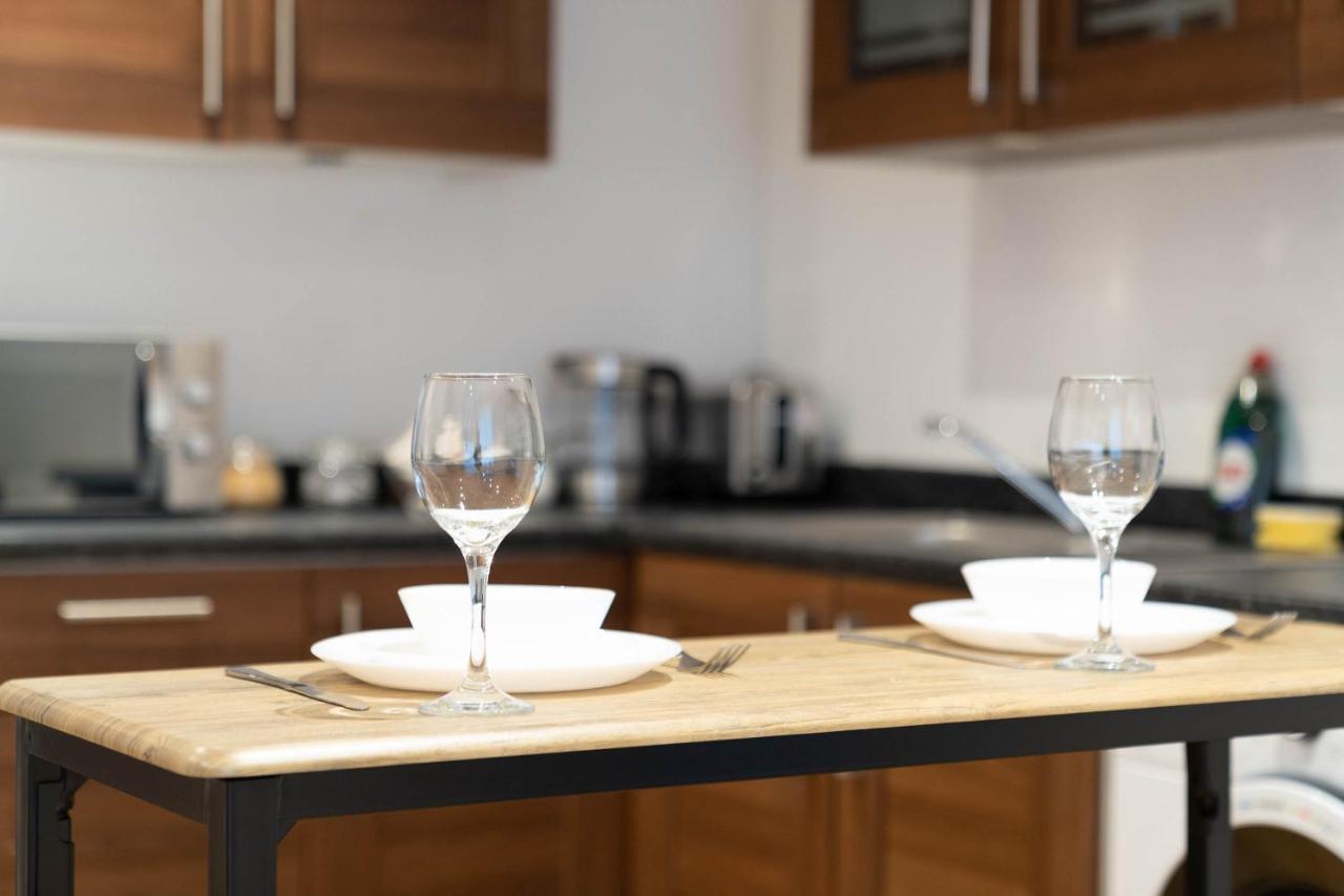 Two Bedroom Apartment-One Choice Stays- Jewellery Quarter เบอร์มิงแฮม ภายนอก รูปภาพ